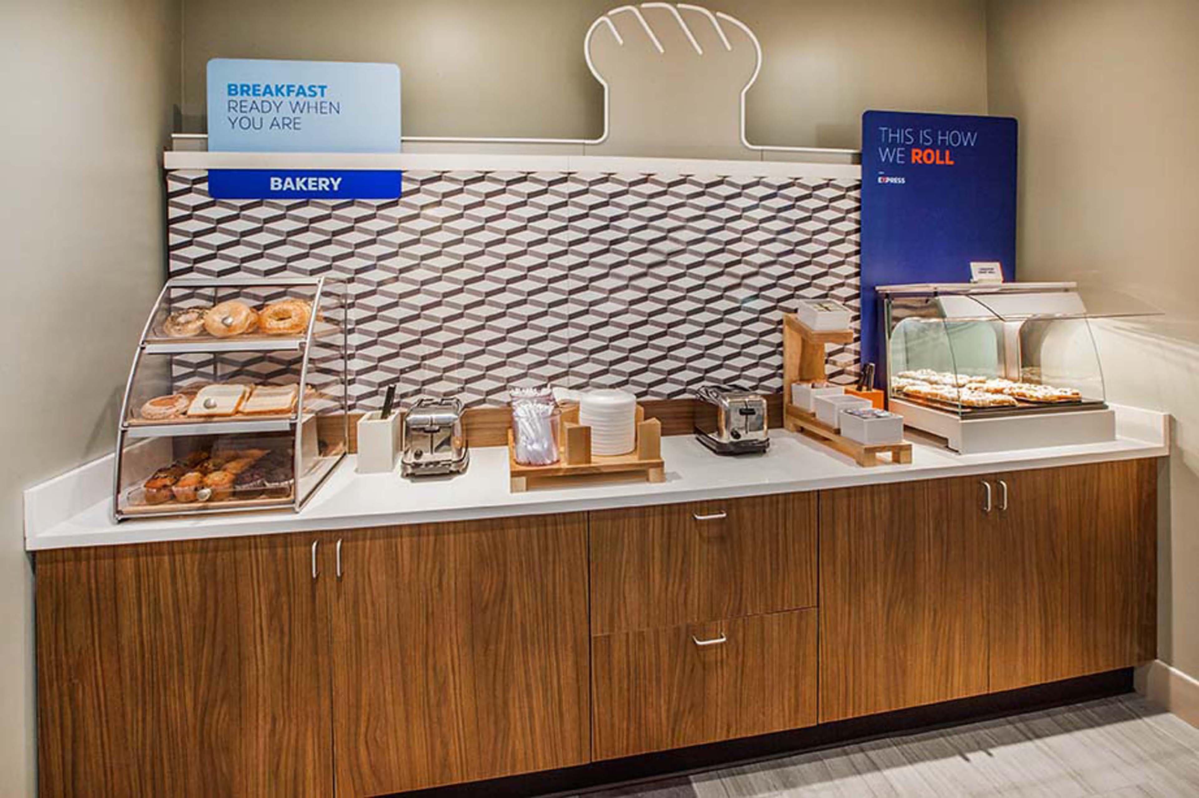Holiday Inn Express & Suites Rocky Mount Smith Mountain Lake By Ihg Buitenkant foto