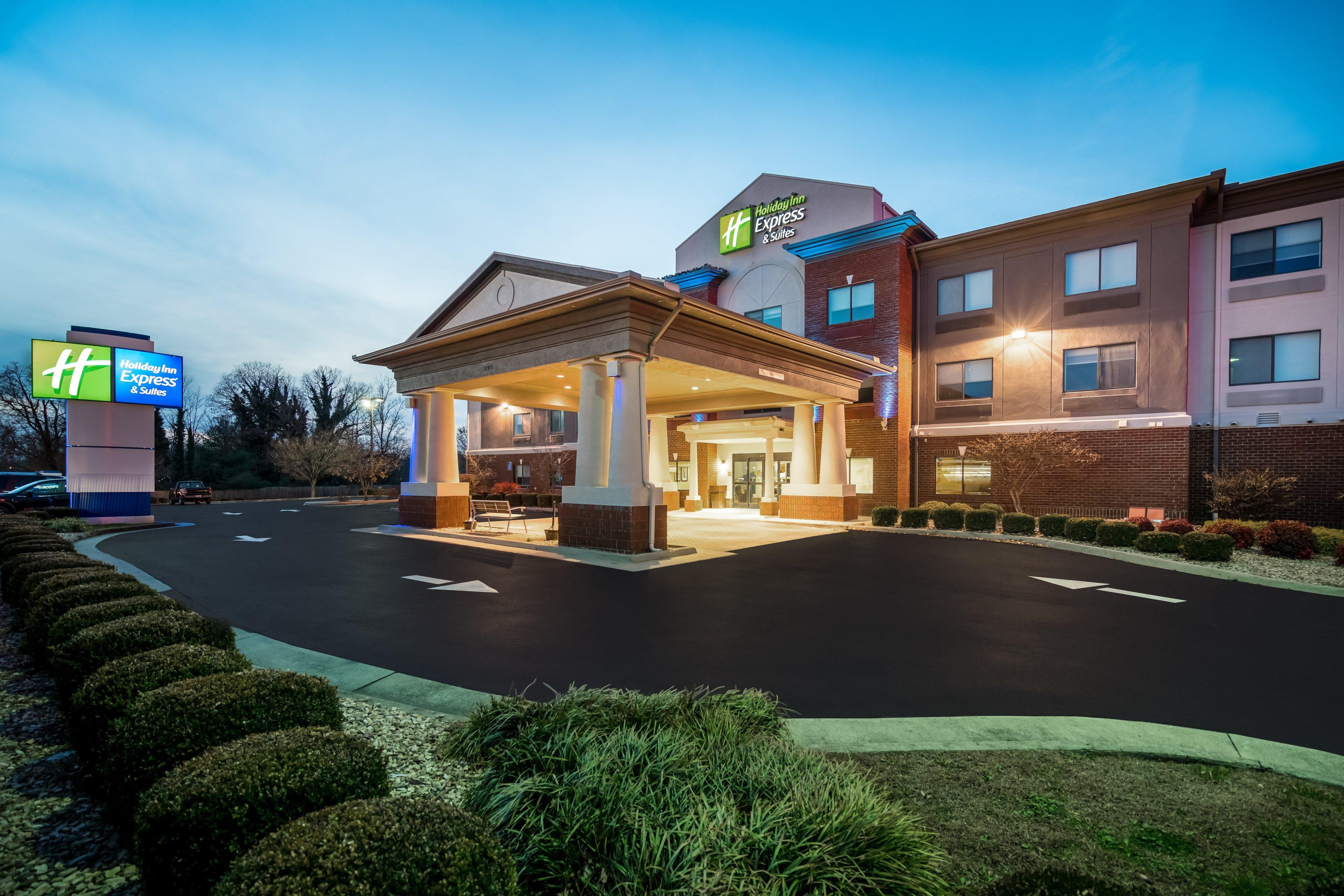Holiday Inn Express & Suites Rocky Mount Smith Mountain Lake By Ihg Buitenkant foto