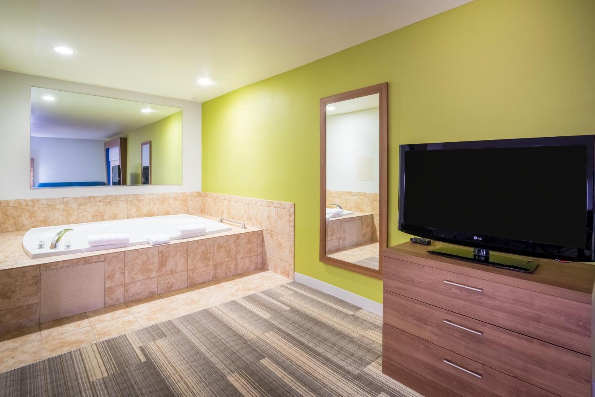 Holiday Inn Express & Suites Rocky Mount Smith Mountain Lake By Ihg Buitenkant foto