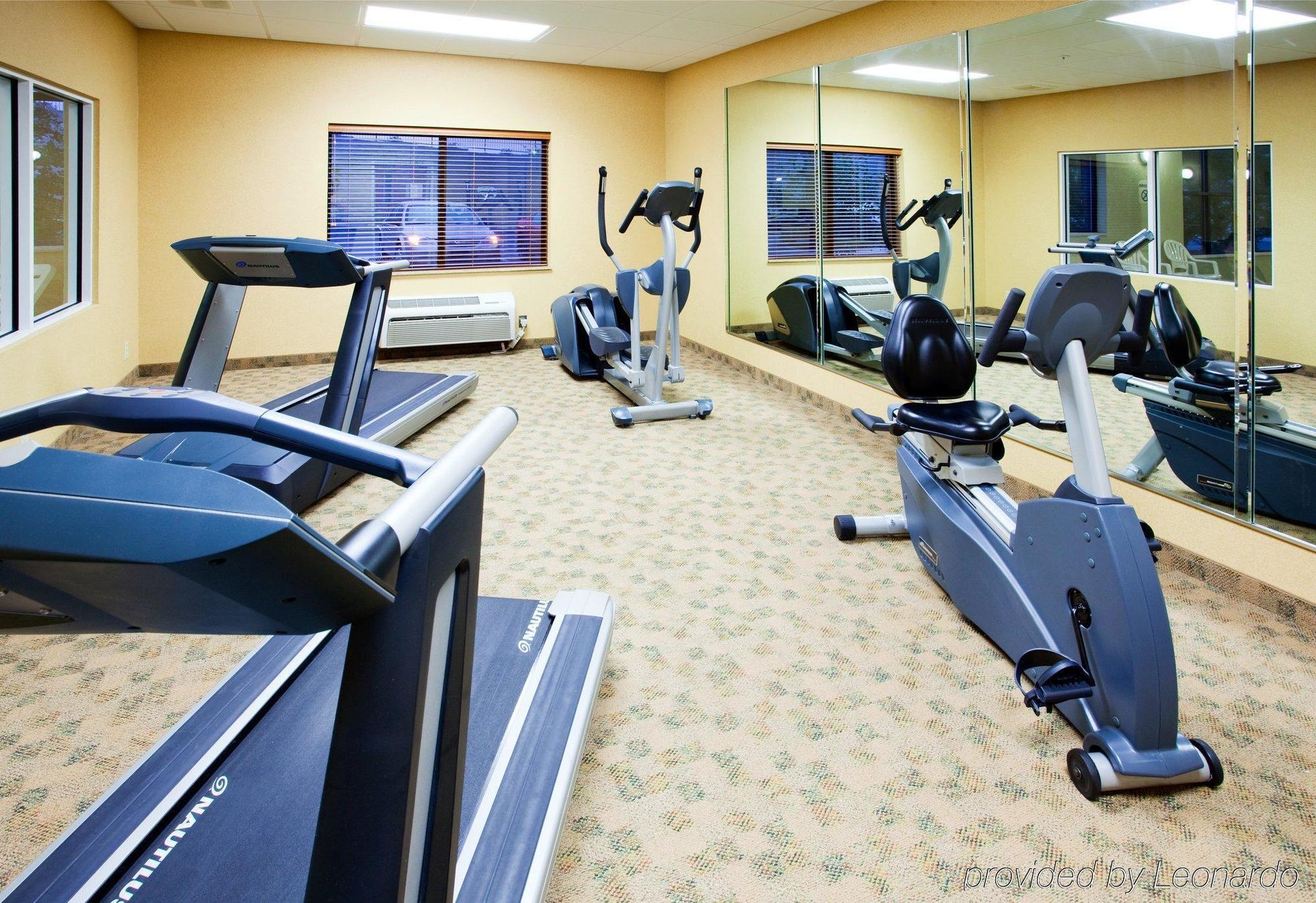Holiday Inn Express & Suites Rocky Mount Smith Mountain Lake By Ihg Faciliteiten foto