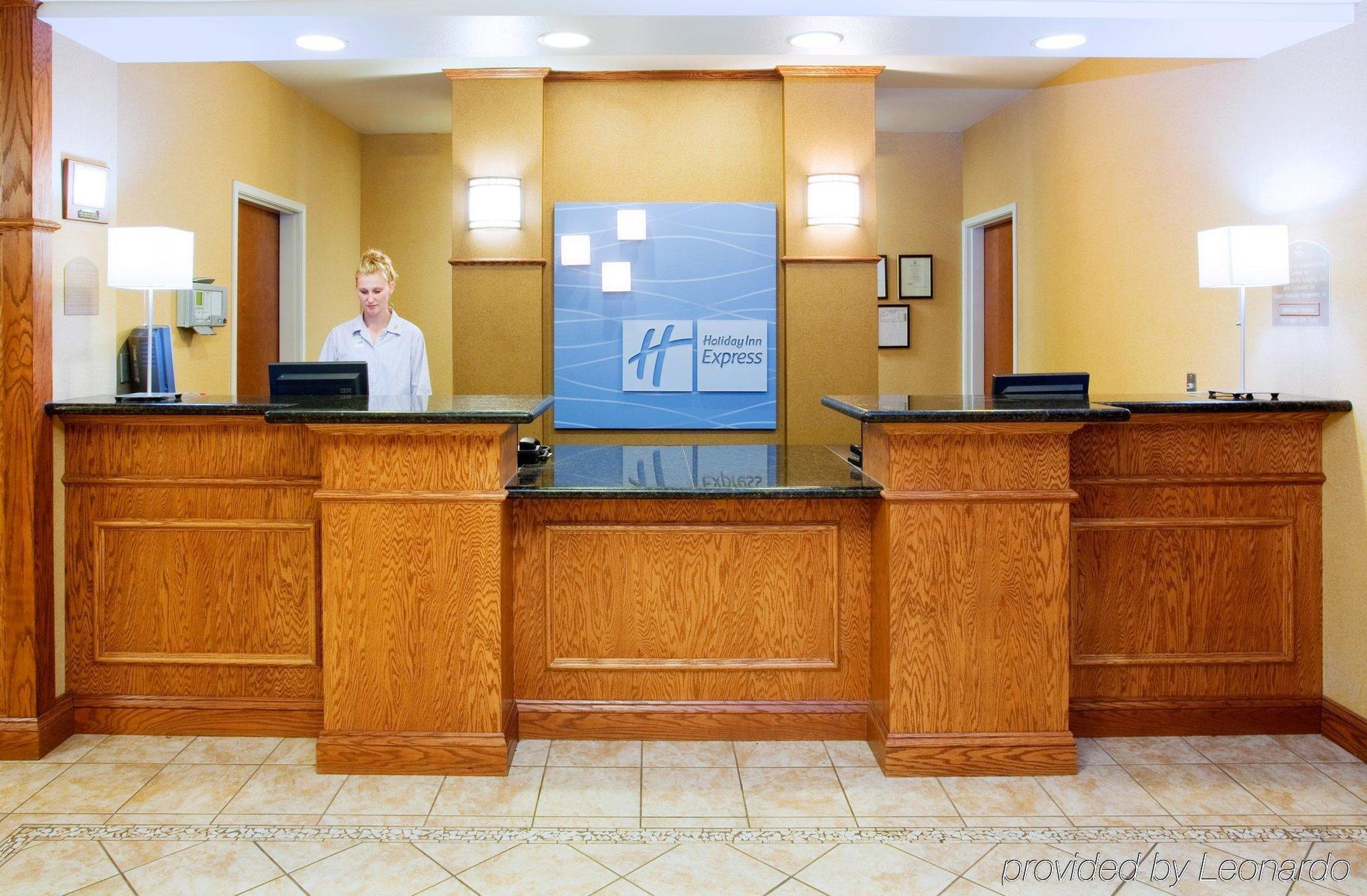 Holiday Inn Express & Suites Rocky Mount Smith Mountain Lake By Ihg Interieur foto