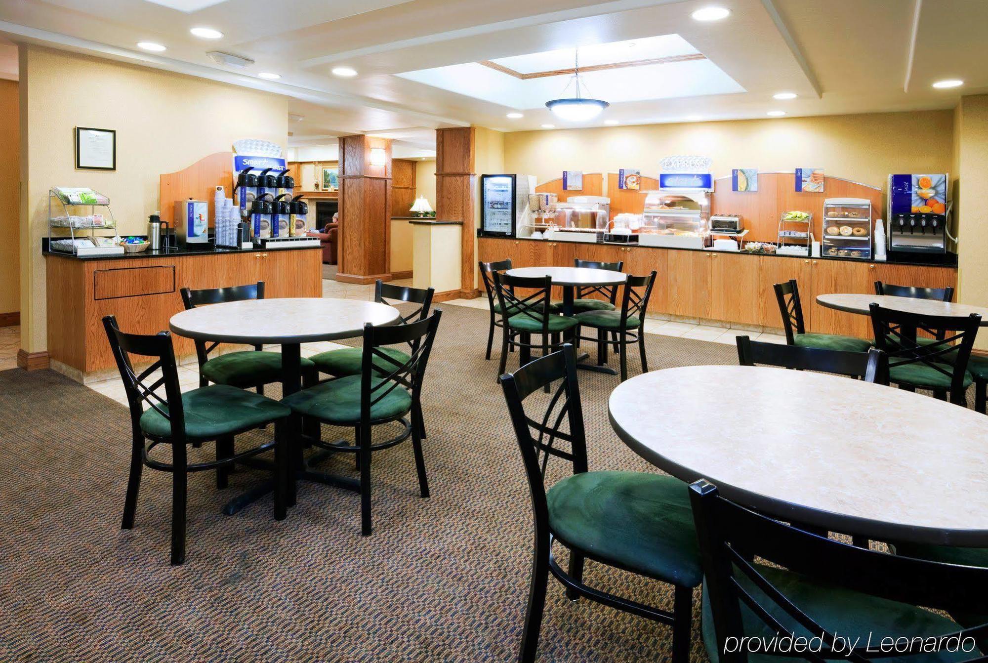 Holiday Inn Express & Suites Rocky Mount Smith Mountain Lake By Ihg Restaurant foto