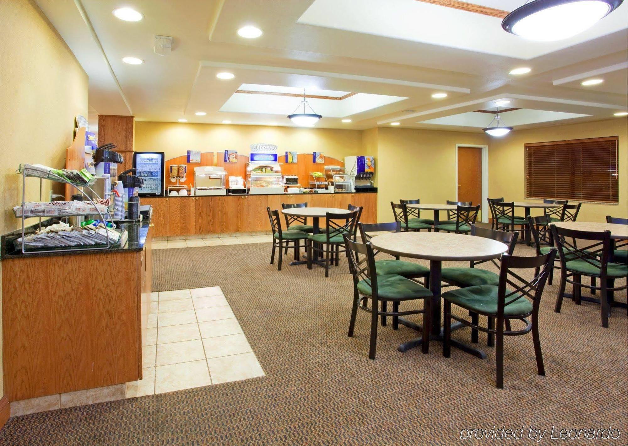 Holiday Inn Express & Suites Rocky Mount Smith Mountain Lake By Ihg Restaurant foto